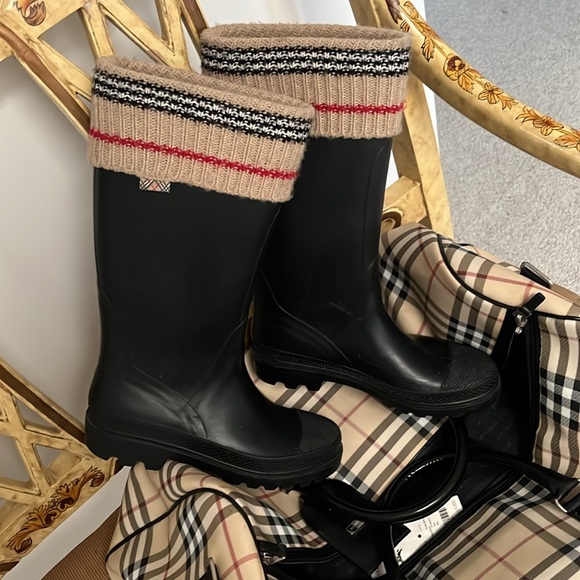 Burberry Knit Top Black and Cream Winter Rain Boots - Picture 2 of 9